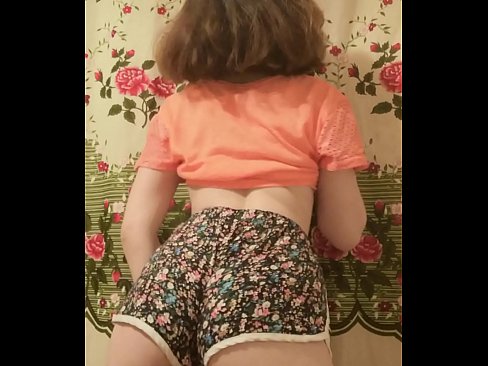 ❤️ Keçika ciwan a seksî li ber kamerayê kurtanên xwe ji xwe dike Pornoya spehî li porno ku.pornokey.ru ❌
