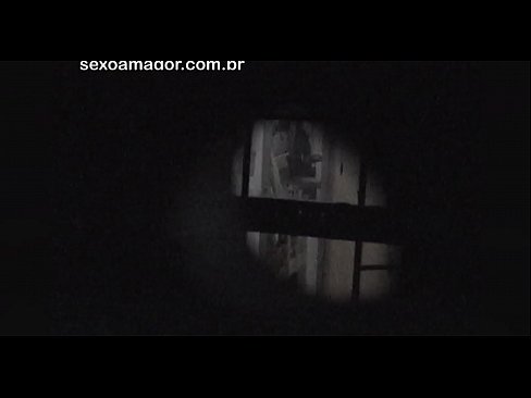 ❤️ Blondie bi dizî ji hêla dengbêjek taxê ve ku li pişt kerpîçên vala veşartiye, vîdyoyek tê kişandin Pornoya spehî li porno ku.pornokey.ru ❌